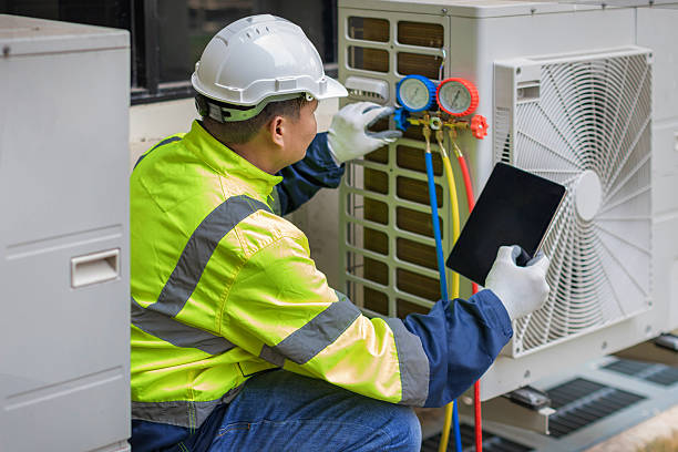 Professional Hvac technician working in Savannah, GA
